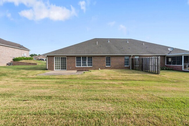 Building Photo - 2817/2819 Lynwood Hills Dr