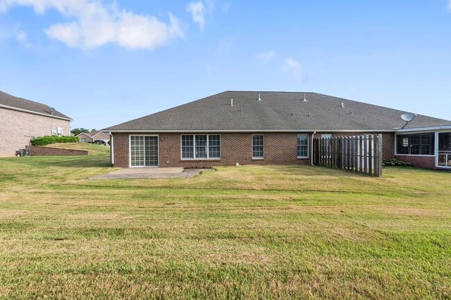 Building Photo - Lynwood Hills 2817/2819