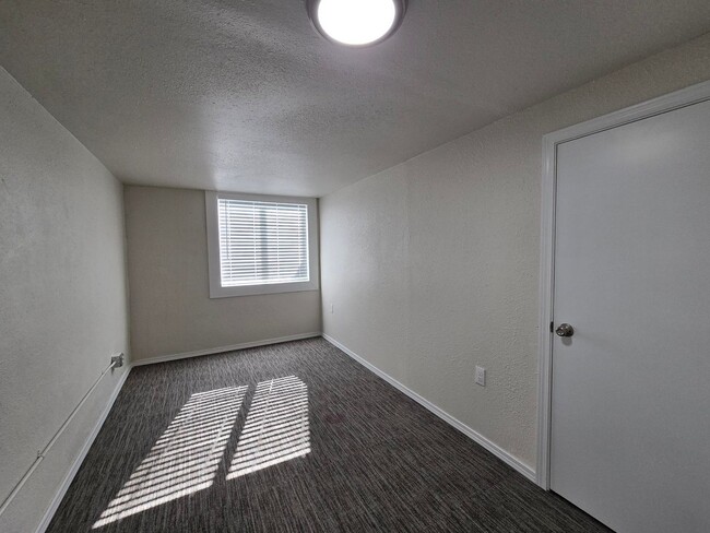 Building Photo - $1000 OFF 1ST MONTHS RENT!  AFFORDABLE 3 BEDROOM, FULLY REMODELED!