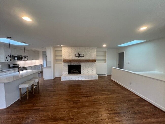 Building Photo - Beautiful remodeled Home near Crabtree