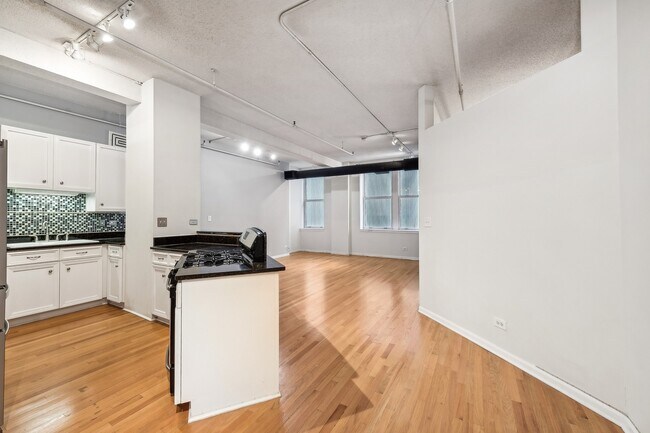 Building Photo - 161 W Harrison St