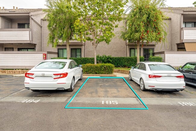 Building Photo - 9189 Village Glen Dr