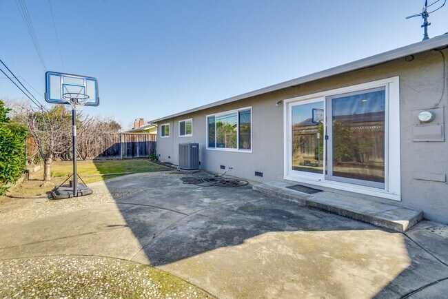 Building Photo - 5097 Forest Glen Dr