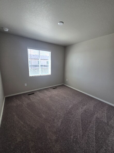 Building Photo - 4833 Autumn Leaf Dr