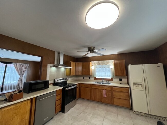 Building Photo - Click the “Apply Now” button or email wapmrentals@gmail.com for a prompt response.