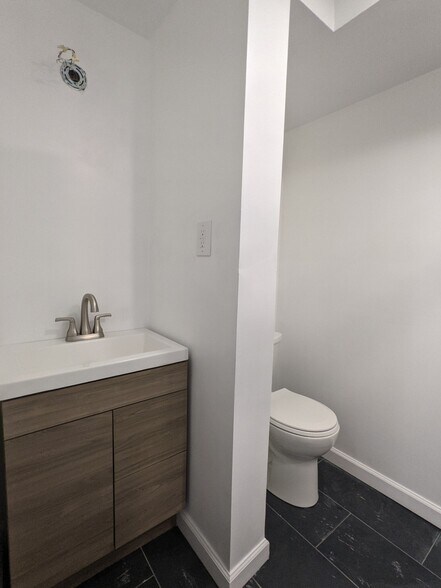 Building Photo - 19 Queensberry St