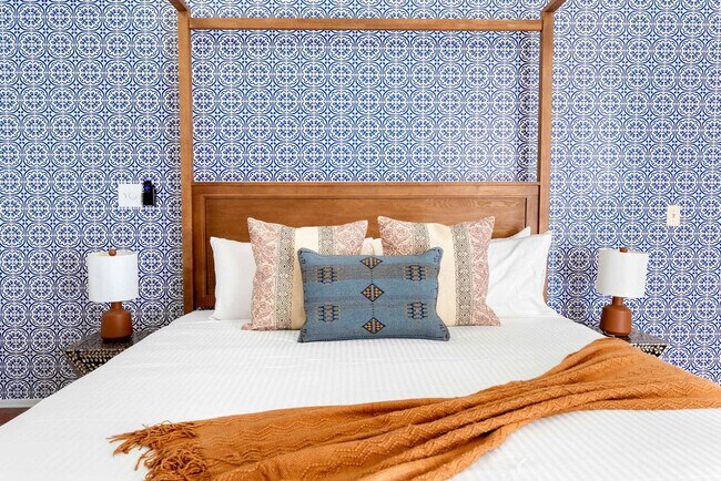 Building Photo - 6235 E Thunderbird Rd