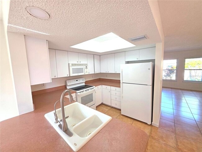 Building Photo - 1051 Acadia Rd