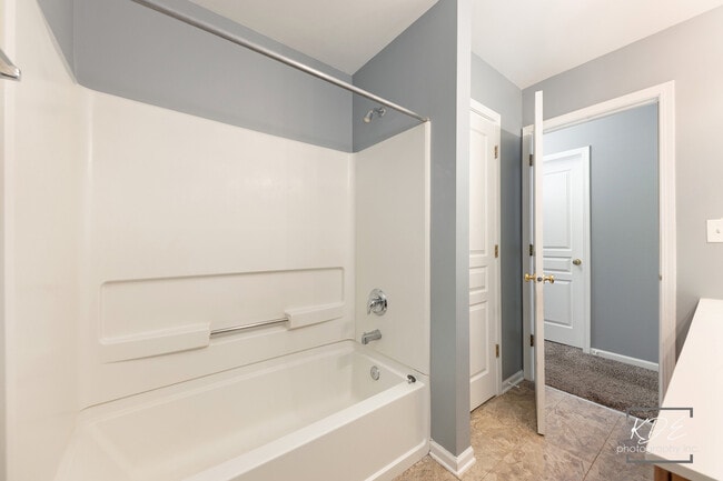 Building Photo - 603 Conservatory Ln