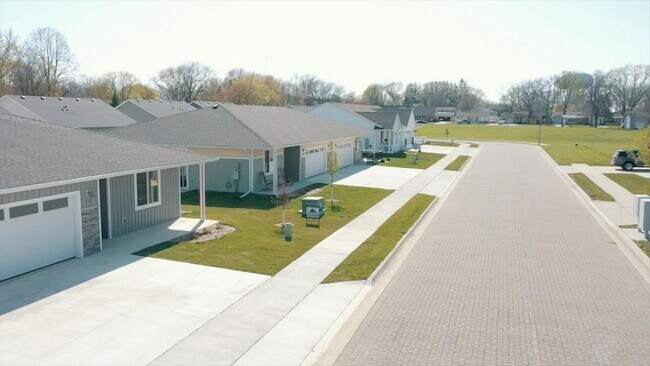 Building Photo - 812 Parkside Ln