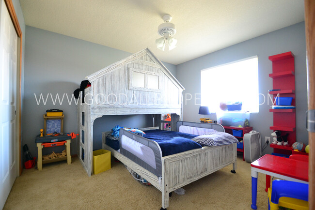 Building Photo - 3 bedroom 2 1/2 bathroom Single-Family Hom...