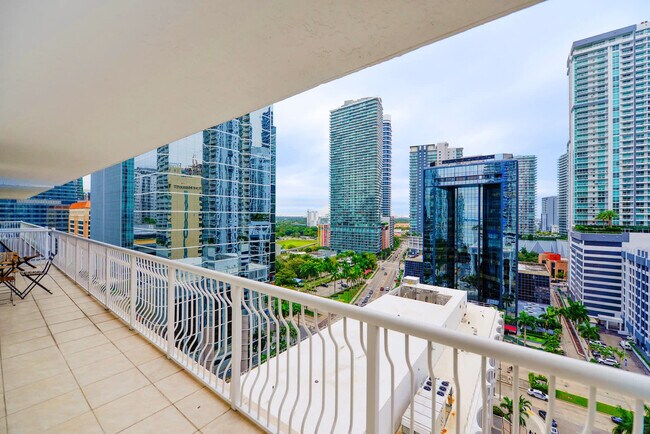 Building Photo - 1200 Brickell Bay Dr