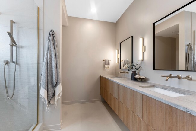 Building Photo - 537 E 19th St