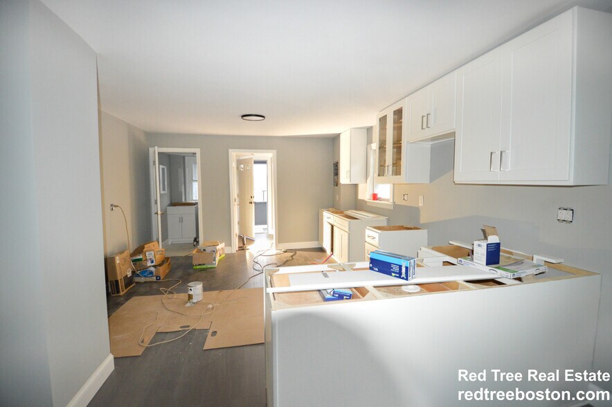Building Photo - 158 Hillside St