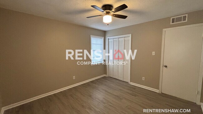 Building Photo - 3919 Dante Ave