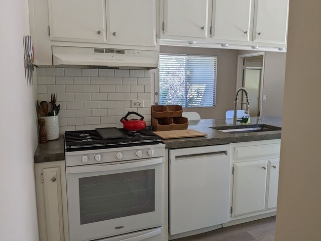 Building Photo - Cozy Carmel Valley Village House Fully Furnished