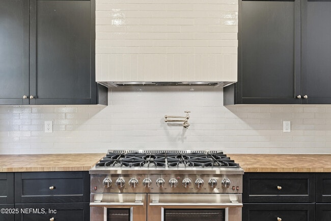 Building Photo - 2979 St Johns Ave