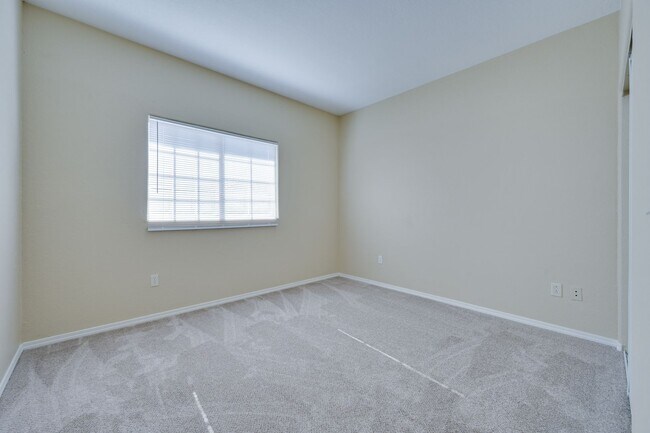 Building Photo - NE Near Nellis! Gated! Community Pool, Spa...