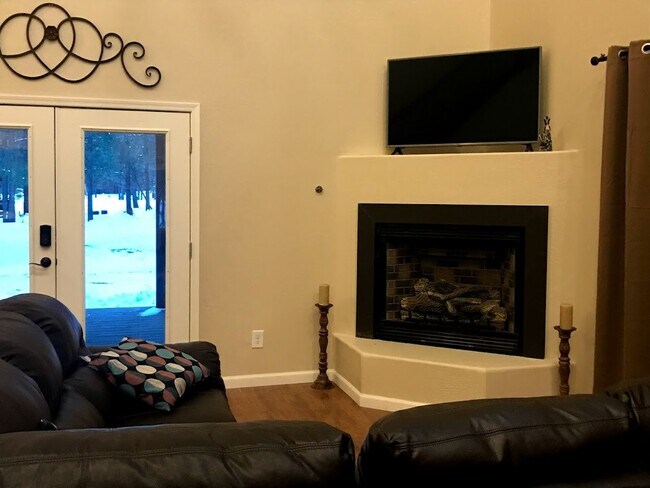 Building Photo - 921 Rainbow Mine Rd