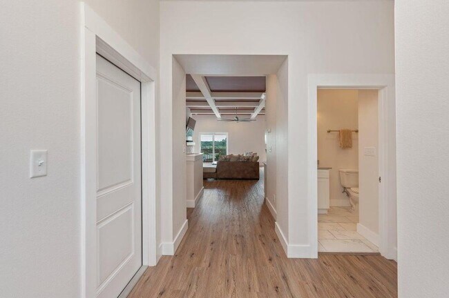 Building Photo - 508 Hideaway Ln