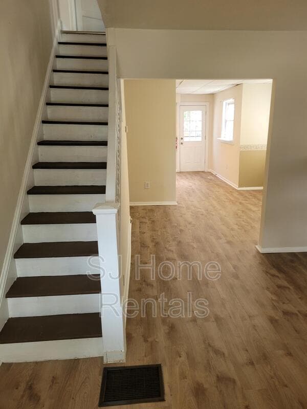 Building Photo - 302 Delaware Ave