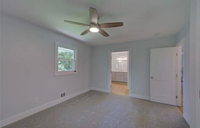 Building Photo - 985 Frontier Trail SW