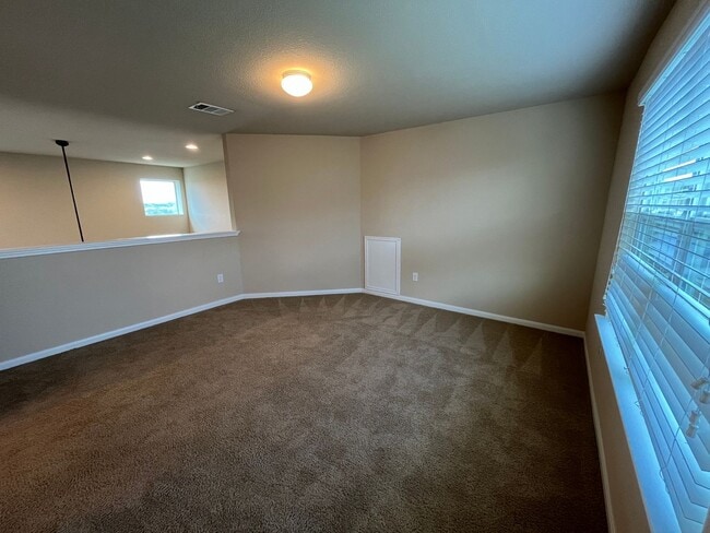 Building Photo - Perfect 3/2.5 - Tall Ceilings and in Immac...
