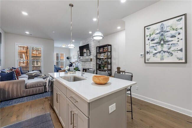 Building Photo - 4337 Parkside Pl