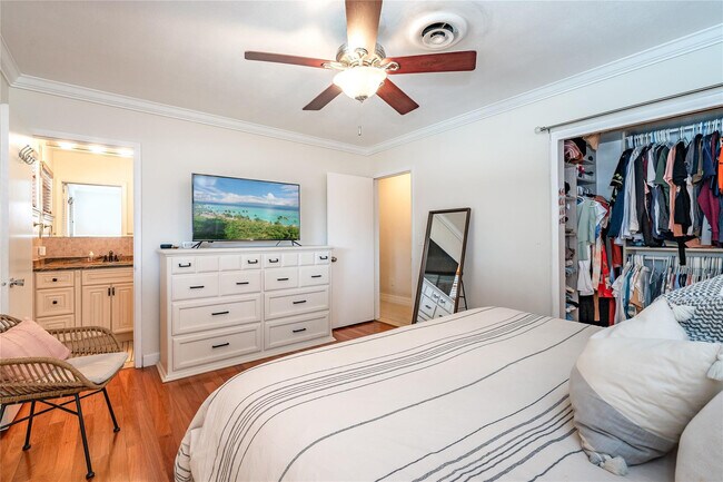 Building Photo - 1512 E Hawthorne Cir