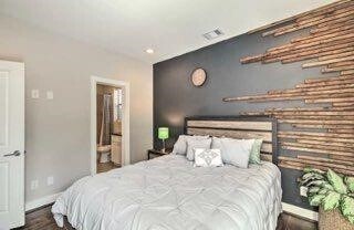 Building Photo - 2403 Everett St