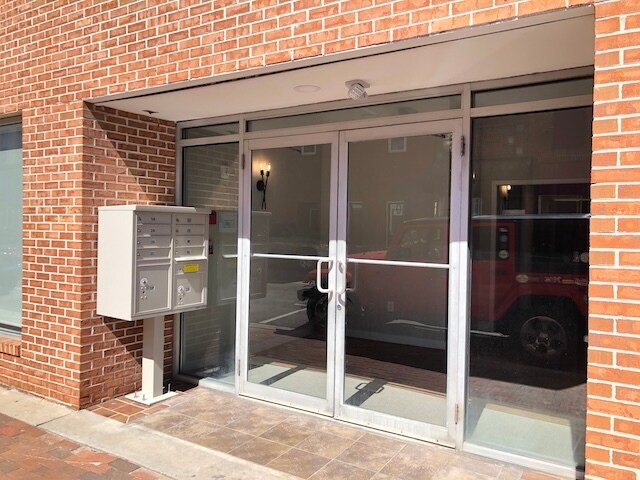 Building Photo - 203 Main St