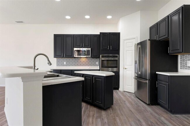 Building Photo - 6121 46th Ln E