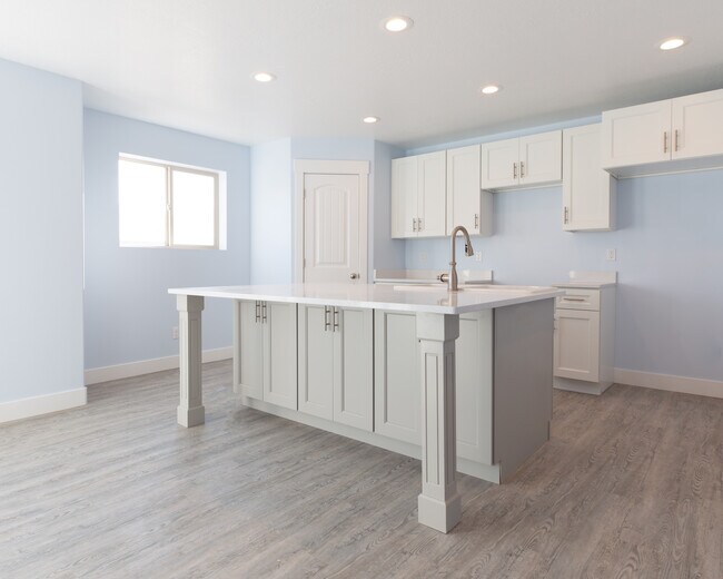 Building Photo - 251 N 200 W