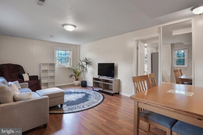 Building Photo - 7039 Calamo St