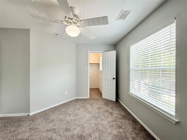 Building Photo - 23 Blue Creek Pl