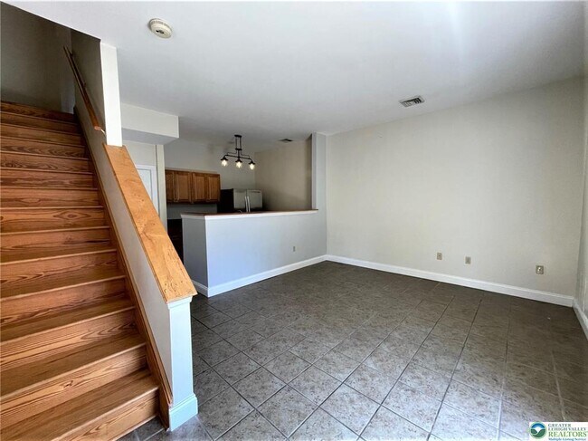 Building Photo - 147 S 4th St