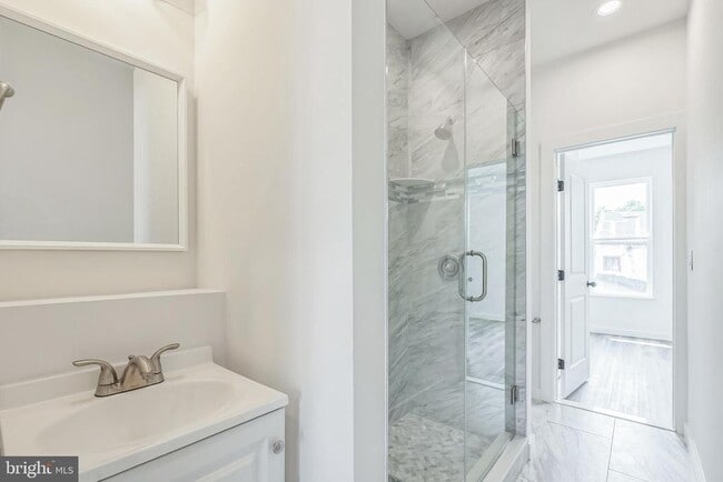 Building Photo - 1526 W Seybert St