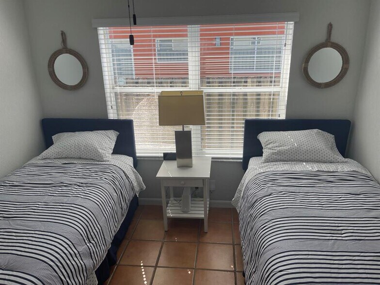 Building Photo - 607 SW 15th St