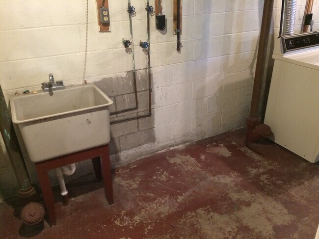 Building Photo - 402 McKinley Street