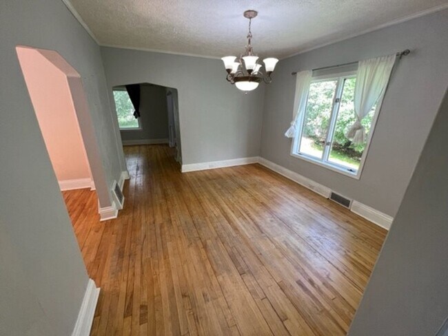 Building Photo - Duluth, MN - 4 Bedroom - 2 Bath - 2 car garage - Single family home