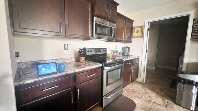 Building Photo - 107 Greythorn Ct