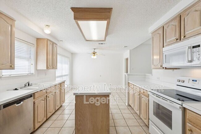 Building Photo - 10971 Castle Dr