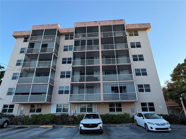 Building Photo - 1830 Dixianna St