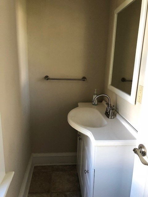 Building Photo - 1359 W Main St