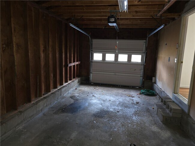 Building Photo - 379 Hollybrook Rd