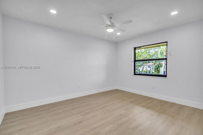 Building Photo - 8535 Casa Del Lago