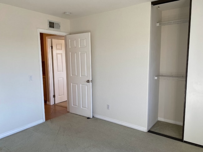 Building Photo - 1362 Avenida Arana