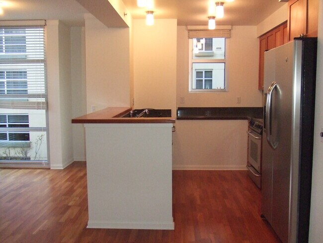 kitchen - 1800 Washington St