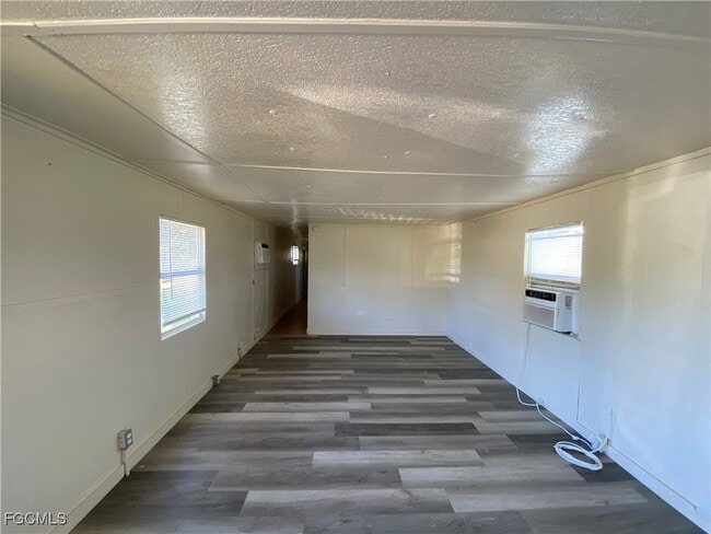 Building Photo - 7814 Breeze Dr