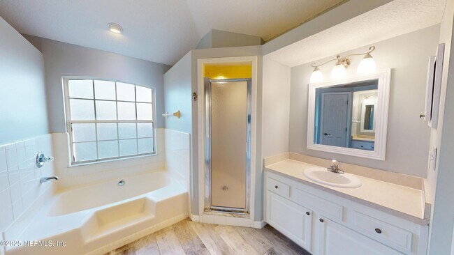 Building Photo - 281 Village Green Ave